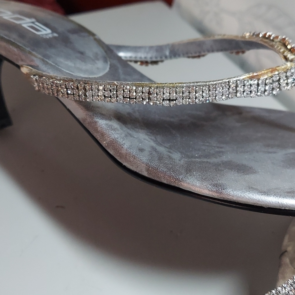 Moda Rhinestone Heeled Flip flops - Picture 2 of 8